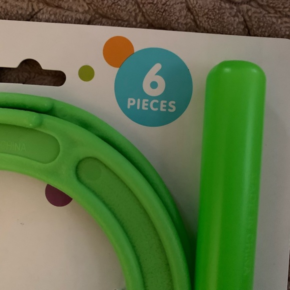 New Play Day Green and Blue 4 Horseshoe Toss Game with 2 stakes - Picture 2 of 7